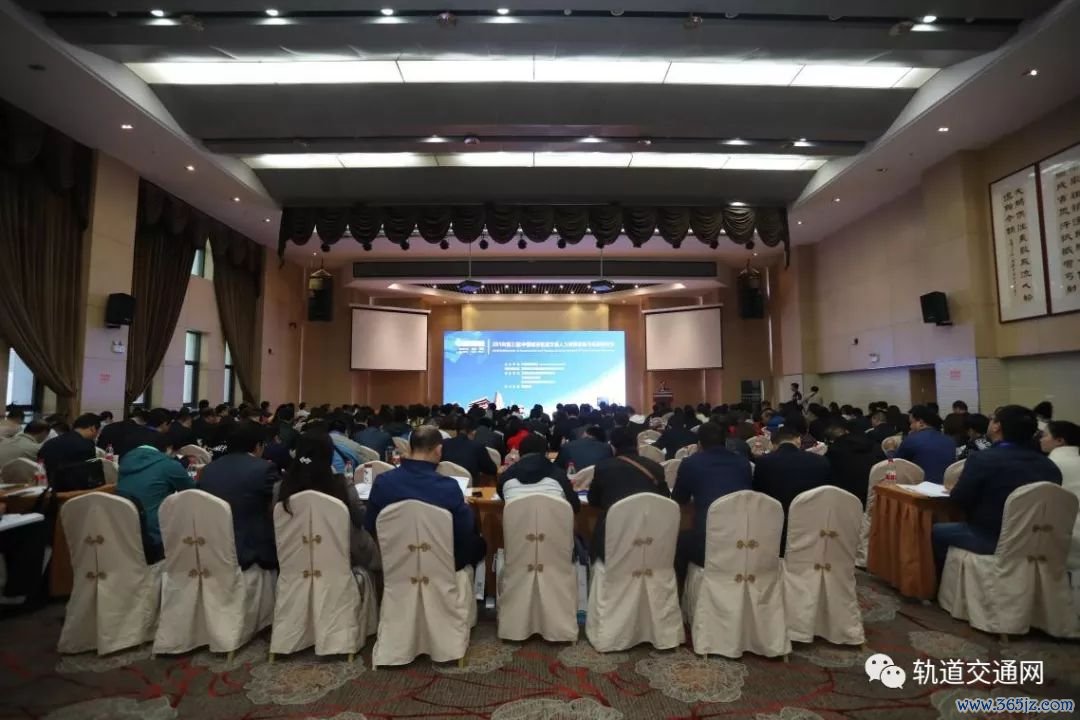 如何通过token应用参与各类线上活动与研讨会，拓宽视野并提高投资技能。_拓展视野提升_拓宽视野思路